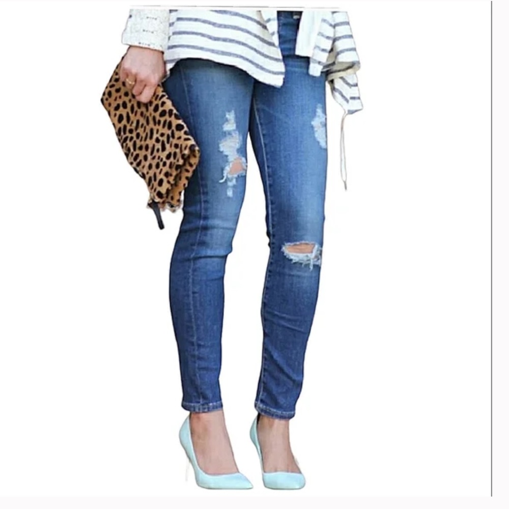 AG Adriano Goldschmied Stevie Ankle destructed jeans size 28. Like new.